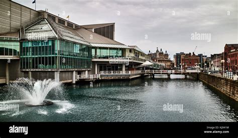 Hull city centre center shops shopping hi-res stock photography and ...