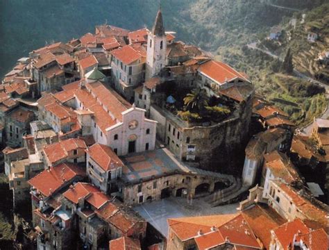 Pigna - Village Italy