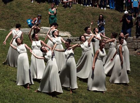 How Folk Dances evolved from the ancient times to today in Crete - Elissos