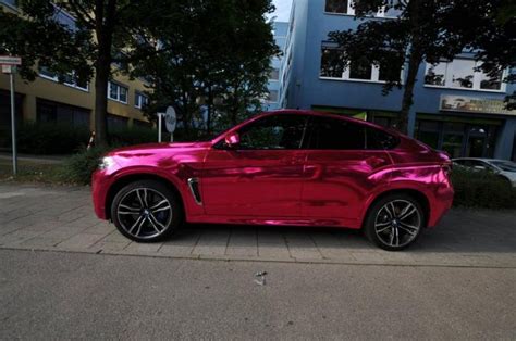 Print Tech Folierung am BMW X6 M in Chrom-Pink - tuningblog.eu - Magazin