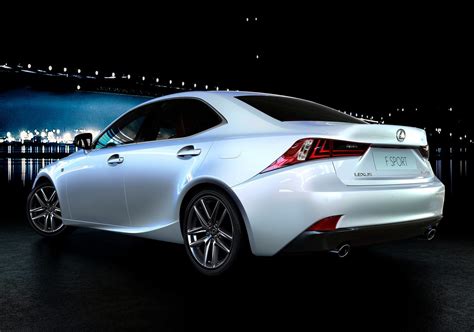 Autoblog Tests the 2014 Lexus IS 350 F-Sport - autoevolution