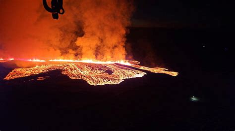 Volcano erupts in Iceland, flowing lava reaches fishing town | Articles ...