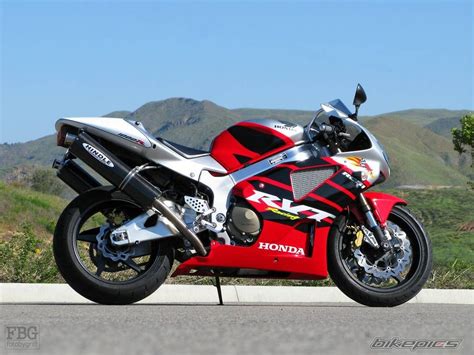 View twoeleven's 2004 Honda RC51 on bikepics.com, the world's largest ...