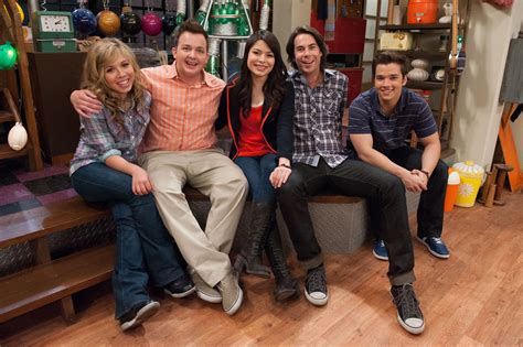 NickALive!: Nickelodeon UK's "iGoodbye" "iCarly" Finale Premiere Rates ...