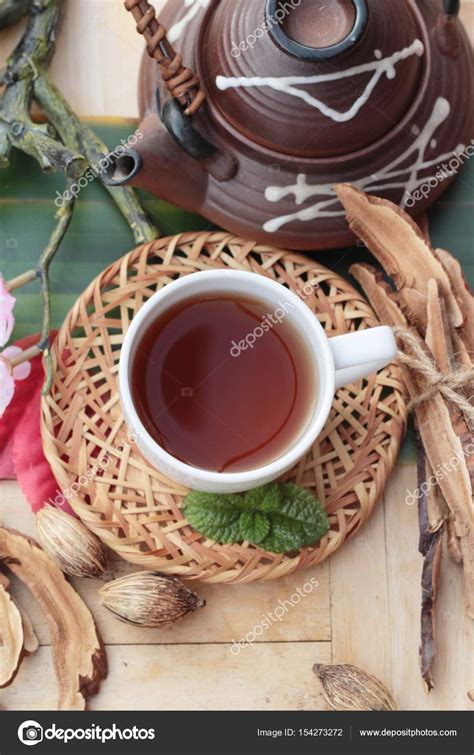 Lingzhi mushroom tea - Ganoderma lucidum for health — Stock Photo ...