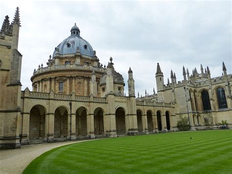 Universitas Oxford Inggris: Jurusan, Beasiswa dan Cara Masuk