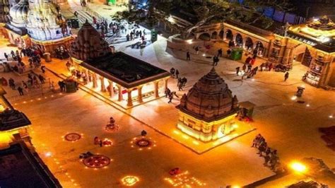 Varanasi Kashi Vishwanath Temple: काशी विश्वनाथ मंदिर में भक्तों को ...