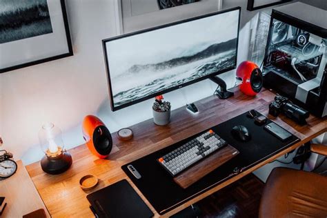 An RGB Gaming desk setup with an unbelievable clean look - Minimal Desk ...