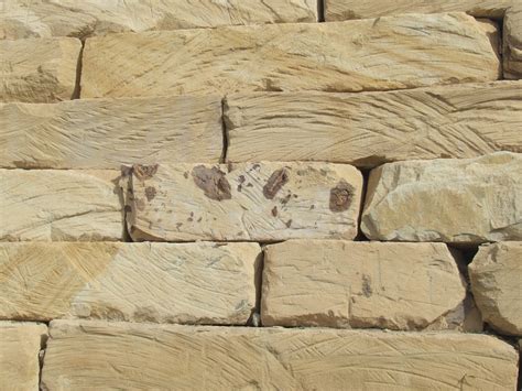 5 Great ways to use sandstone walls | Natural Stone Walls