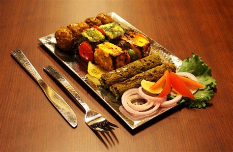 Try The Veg Tandoori Platter @ The Clay Oven | So Delhi