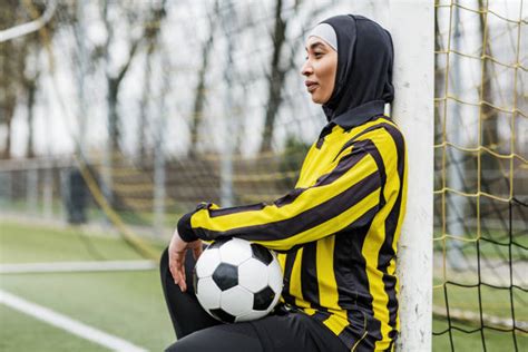 130+ Muslim Woman Playing Football Stock Photos, Pictures & Royalty ...