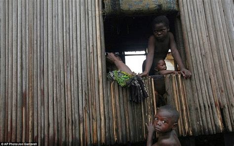 Makoko, a Floating Slum in Nigeria | Amusing Planet