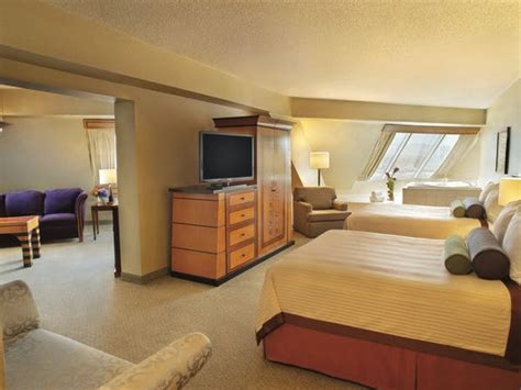 Pyramid Corner Two Queen Suite at Luxor Hotel & Casino | Las Vegas Suites