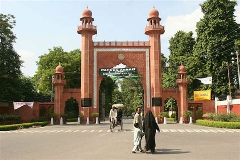 Aligarh Girls Challenge Discrimination, Roar Into AMU Campus On Bikes ...