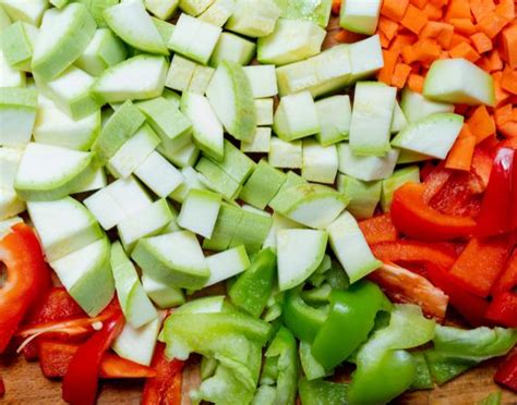 How To Chop Vegetables In A Food Processor: Do It Like A Pro