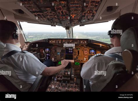 Boeing 767 Cockpit Photos