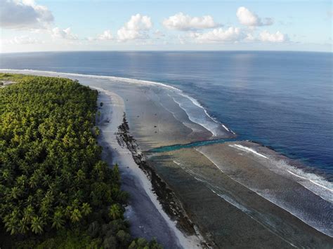 Exploring the Phoenix Islands Protected Area with SEA Semester