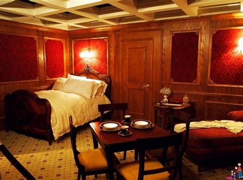 A recreated First Class cabin on the Titanic. Union Station in Kansas ...