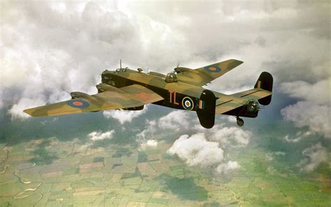 Handley Page Halifax B II series I, 1942 | Handley page halifax, Ww2 ...