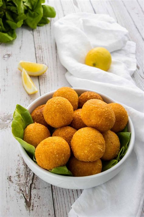 Cheese Croquettes (Tirokeftedes) | fooodlove.com