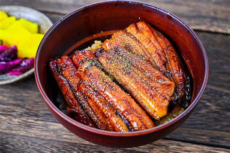 Unagi donburi (Japanese grilled eel rice bowl) - Sudachi Recipes