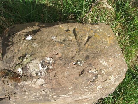 Old milestone © Chris Minto :: Geograph Britain and Ireland