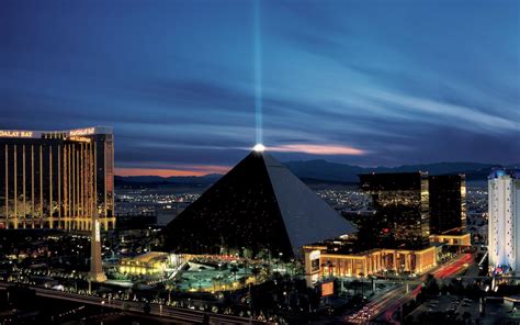 Luxor Hotel Exterior Property Shot Beam Night – The Mad Truther