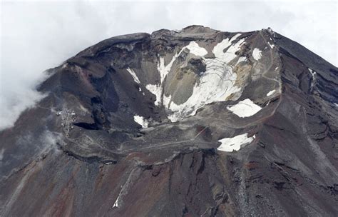 Tokyo could be paralyzed by Mt. Fuji eruption: gov't report