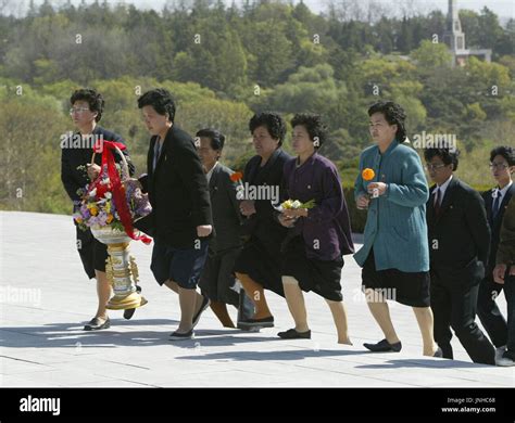 TOKYO, Japan - Visitors bring flowers to Kim Il Sung statue at Mansudae ...