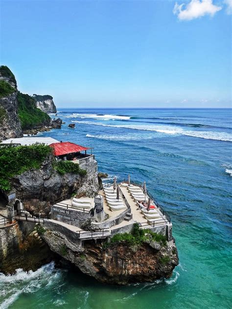 Surfing Uluwatu / 6 Helpful Tips to Surfing the Breaks of Uluwatu