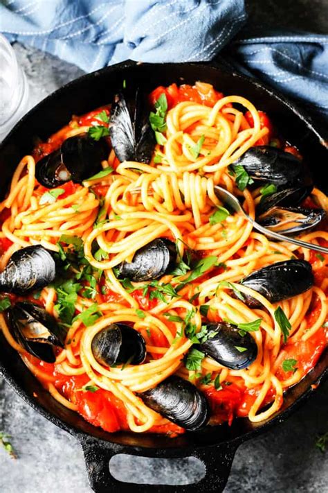 Pasta with Mussels in Spicy Tomato Sauce - Eating European