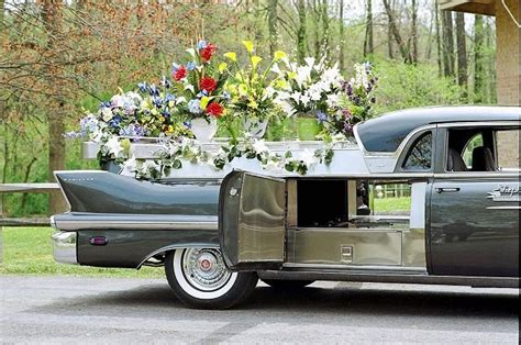 Index of /data_images/galleryes/cadillac-flower-car/