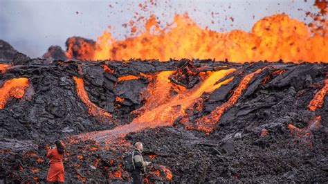 Icelandic volcano erupts amid series of earthquakes - ABC News