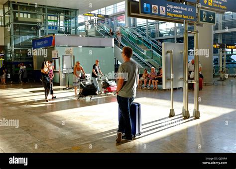 alicante airport arrivals terminal, spain Stock Photo: 114330584 - Alamy