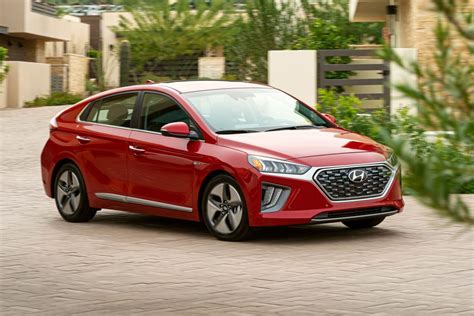 Fuel Efficient Hyundai Ioniq Features - Best Economical Cars