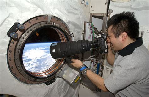 NASA Orders 53 Unmodified Nikon D5 DSLR Cameras For Use in the Space ...