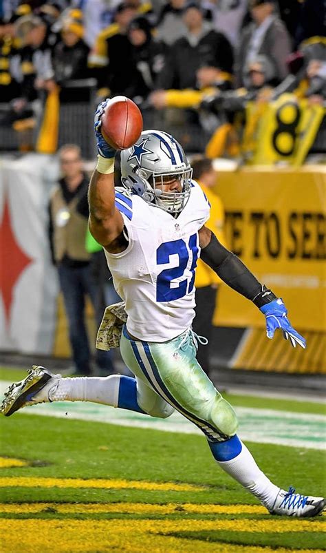 Ezekiel " Zeke " Elliott (21) Dallas Cowboys Kings | Dallas cowboys ...