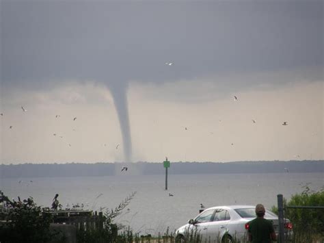 Waterspout | Waterspouts are basically Tornadoes over water | Natural ...