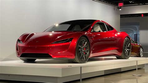 Tesla Removes Roadster Pricing, No Longer Takes Reservations