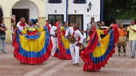 CUMBIA COLOMBIANA EN CARTAGENA - YouTube