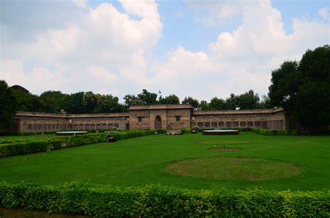 Trip to serene Sarnath, A Buddhist Site | Raveesh Kumar