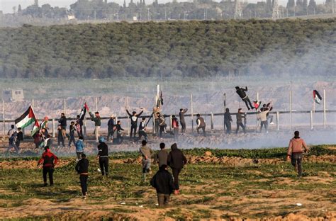 Palestinians try to breach border fence during Gaza protests, 15 ...