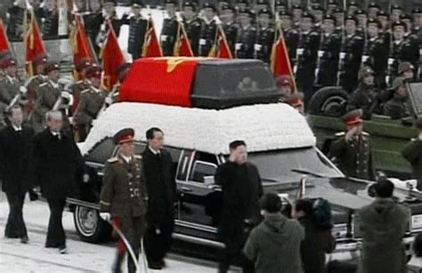 Kim Jong-il funeral: Son Kim Jong-un leads mourners as thousands line ...