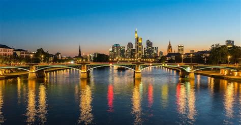 Premium Photo | Frankfurt skyline at sunset