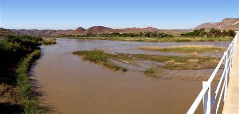 File:Orange River, South Africa.jpg - Wikimedia Commons