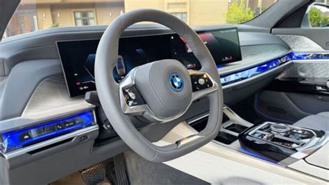 BMW i7 Brings New Luxury Interior Features - DVN