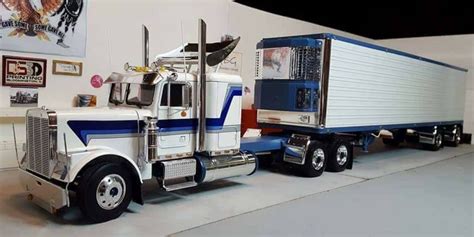 Diecast truck and trailers - lanalinx