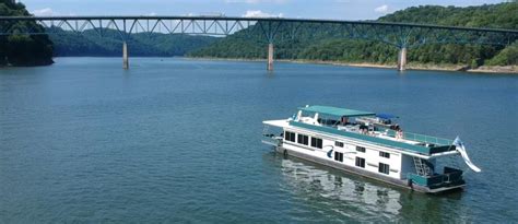 Center Hill Lake Houseboat Rentals