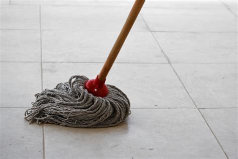 The 4 Best Mops For Tile Floors - J&R Carpet Cleaning