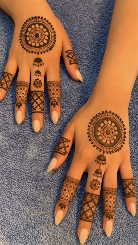 Astonishing Collection: Top 999+ Simple Mehandi Design Images in Full 4K